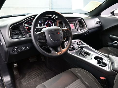 Used 2017 Dodge Challenger R/T image 13