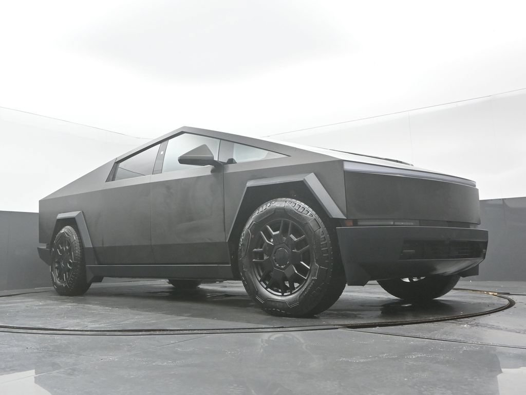 Used 2024 Tesla Cybertruck AWD Crew Cab image 9