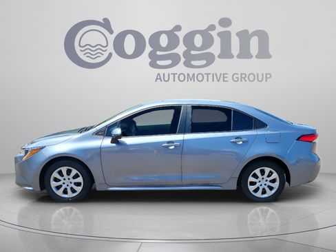 Used 2024 Toyota Corolla LE FWD image 2
