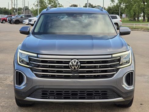 Used 2024 Volkswagen Atlas SE w/ Black Wheel Package FWD image 3