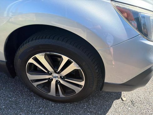 Used 2019 Subaru Outback 3.6R Limited w/ Popular Package #2 AWD/4WD image 4