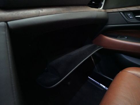 Used 2019 Cadillac Escalade Premium Luxury image 30