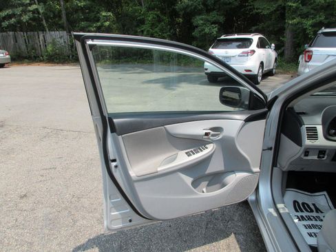 Used 2012 Toyota Corolla LE w/ Premium Pkg FWD image 10