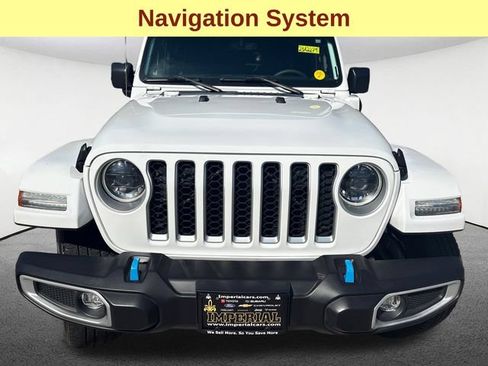 Used 2023 Jeep Wrangler Unlimited Sahara AWD/4WD image 4