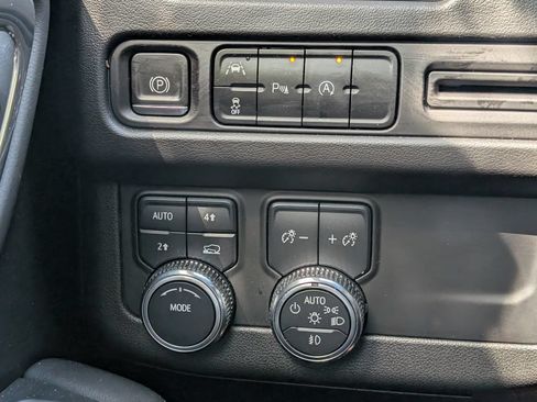 Used 2023 GMC Yukon XL SLT AWD/4WD image 28