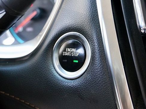 Used 2021 Chevrolet Traverse LT image 27