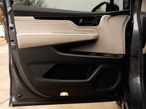 Used 2025 Honda Odyssey Elite image 38