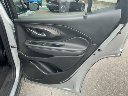 Used 2022 GMC Terrain SLT image 17