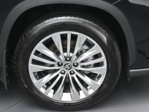 Used 2026 Toyota Highlander Platinum AWD/4WD image 35