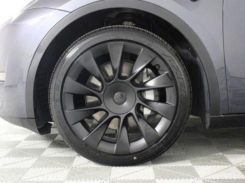 Used 2021 Tesla Model Y Long Range image 26