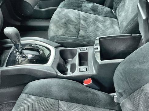 Used 2016 Nissan Rogue SV w/ SV Premium Package image 18