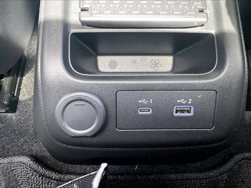 Used 2023 Nissan Ariya FWD image 16