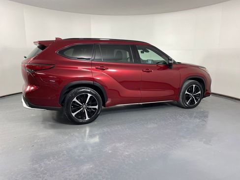 Used 2021 Toyota Highlander XSE image 6