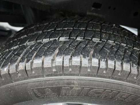 Used 2024 RAM 2500 Laramie AWD/4WD image 2