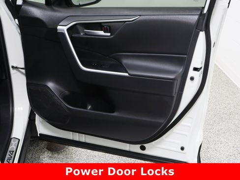 Used 2024 Toyota RAV4 XLE image 37