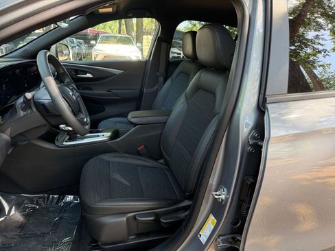 Used 2025 Buick Envista Preferred image 33