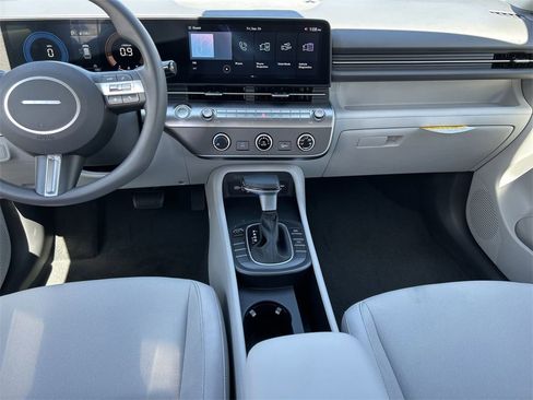 New 2026 Hyundai Kona SE image 5