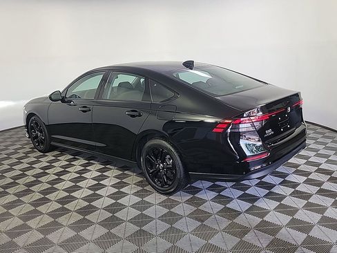 Certified 2025 Honda Accord SE image 9