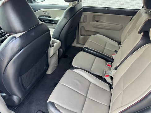 Used 2020 Kia Sedona EX image 16