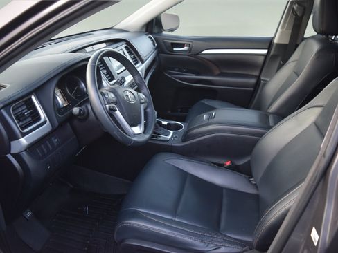 Used 2016 Toyota Highlander XLE AWD/4WD image 10