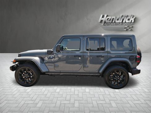 Used 2025 Jeep Wrangler Unlimited Sahara w/ Safety Group AWD/4WD image 7