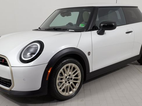 Used 2025 MINI Cooper S image 4