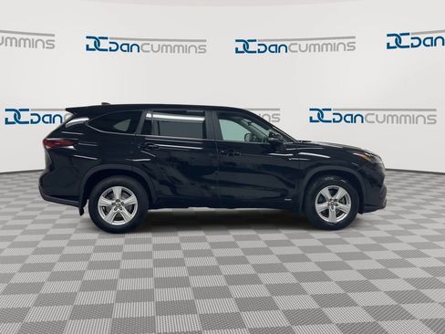 Used 2024 Toyota Highlander LE AWD/4WD image 9