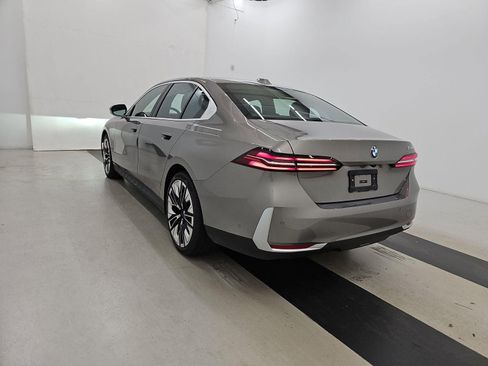 Used 2024 BMW 530i image 6