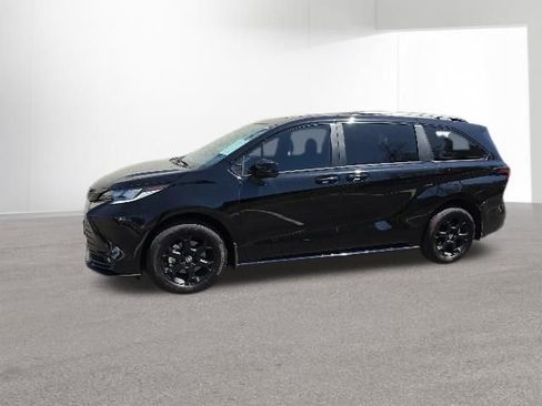 Certified 2026 Toyota Sienna XLE Woodland Edition AWD/4WD image 2