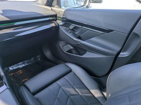 Used 2025 BMW 530i RWD image 14