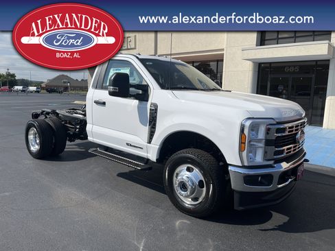 New 2026 Ford F350 XL w/ XL Chrome Package image 3
