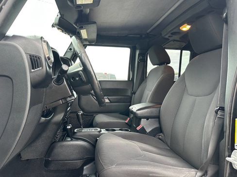 Used 2015 Jeep Wrangler Unlimited Sport image 2