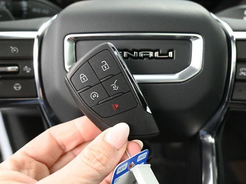 New 2026 GMC Acadia Denali Ultimate w/ LPO, All-Weather Package image 35