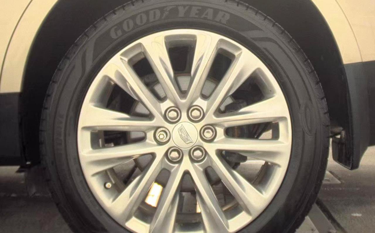 Used 2017 Cadillac XT5 Platinum AWD/4WD image 12