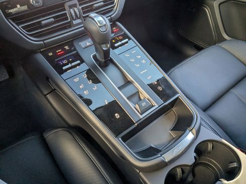 New 2026 Porsche Macan Turbo AWD/4WD image 21