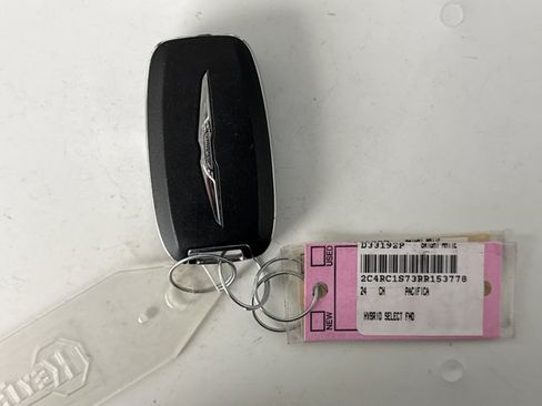 Used 2024 Chrysler Pacifica Limited FWD image 22