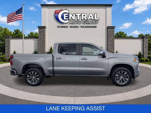 Used 2023 Chevrolet Silverado 1500 LT AWD/4WD image 9