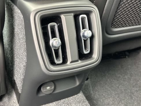 New 2026 Volvo XC40 B4 Core image 10