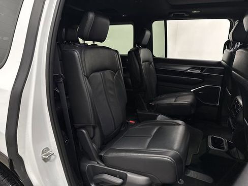 Used 2024 Jeep Wagoneer Series II image 34