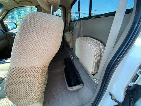 Used 2008 Nissan Frontier SE w/ SE Value Truck Pkg AWD/4WD image 12