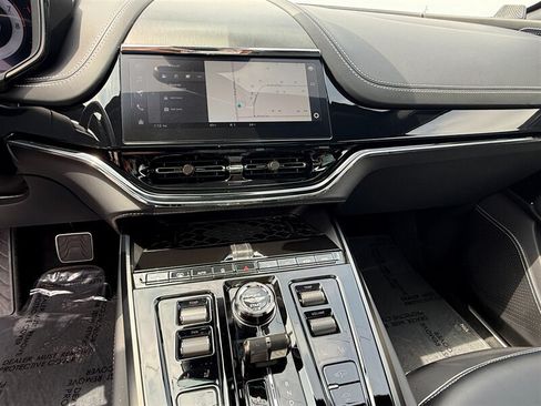 Used 2025 Aston Martin DBX 707 AWD/4WD image 18
