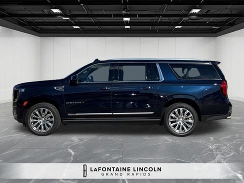 Used 2023 GMC Yukon XL Denali w/ Denali Reserve Package AWD/4WD image 2