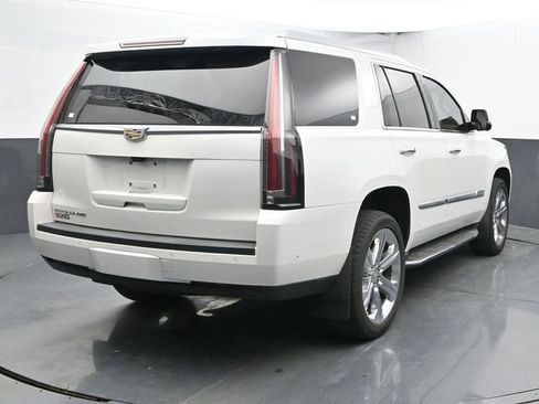 Used 2017 Cadillac Escalade Luxury AWD/4WD image 9