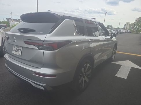 Used 2025 Mitsubishi Outlander SE AWD/4WD image 4