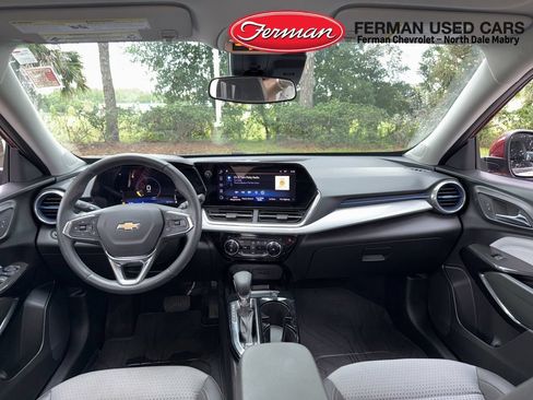 Used 2024 Chevrolet Trax LT w/ LT Convenience Package FWD image 5