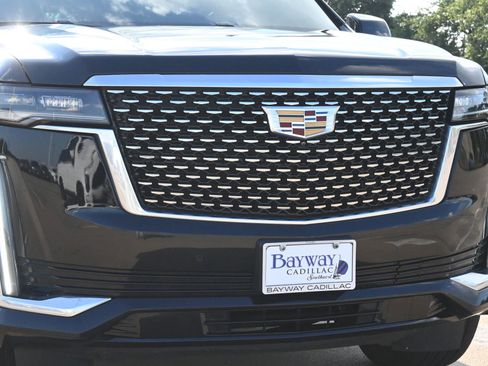 Used 2023 Cadillac Escalade Premium Luxury RWD image 29
