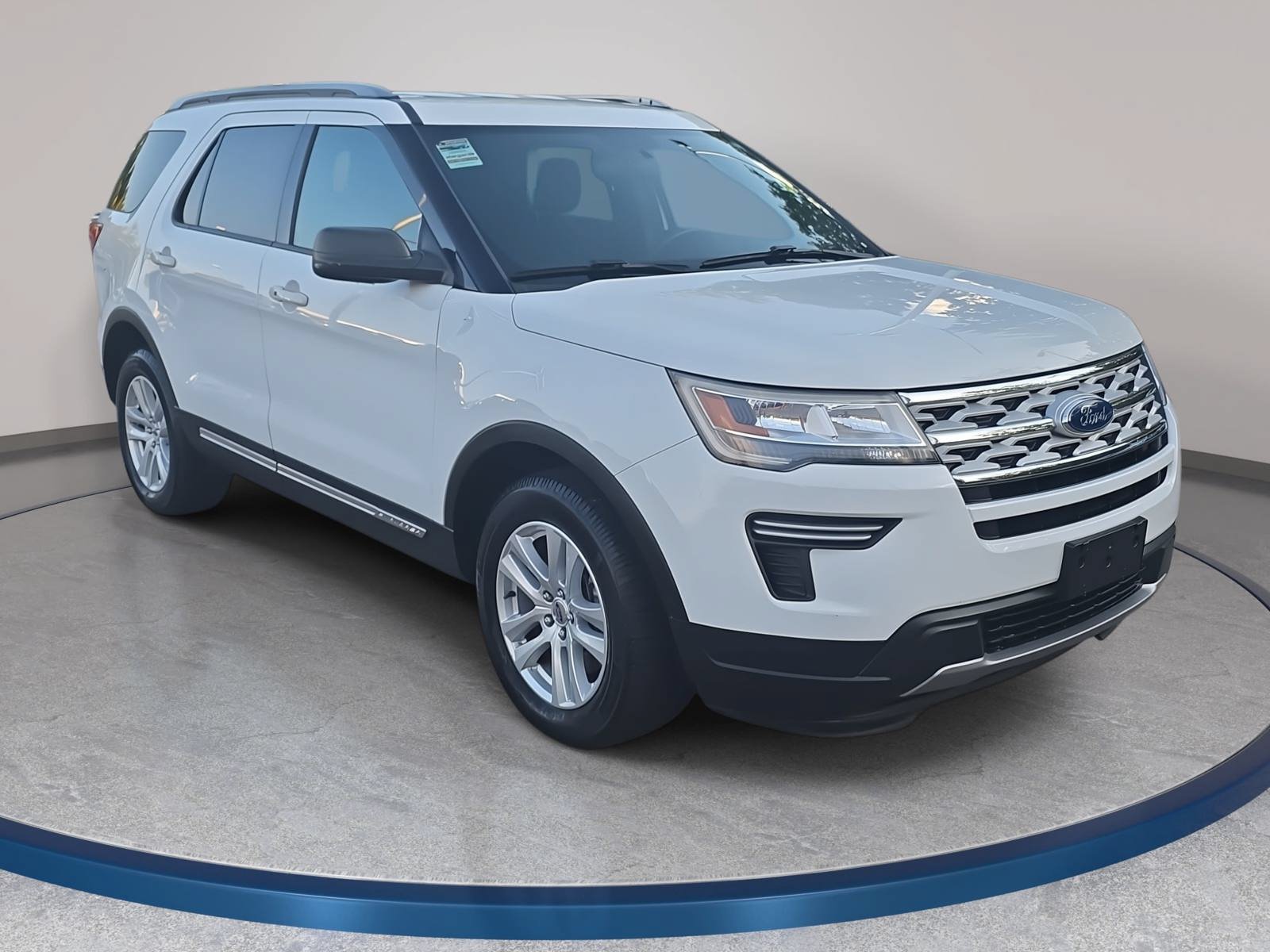 Used 2019 Ford Explorer XLT w/ Class III Trailer Tow Package AWD/4WD image 3