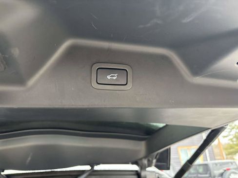 Used 2018 Land Rover Range Rover HSE image 11