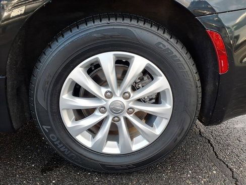 Used 2019 Chrysler Pacifica Touring-L w/ Advanced Safetytec Group image 17