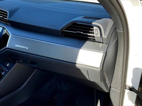 Used 2025 Audi Q3 2.0T Premium w/ Convenience Package image 16